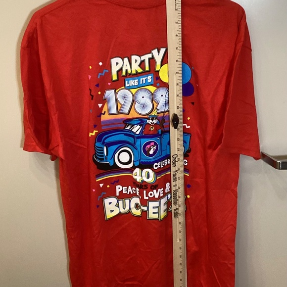 Buc-ees Red XL 40th Anniversary Party Like Its 1982 Beaver Peace Love Shirt - Picture 7 of 10